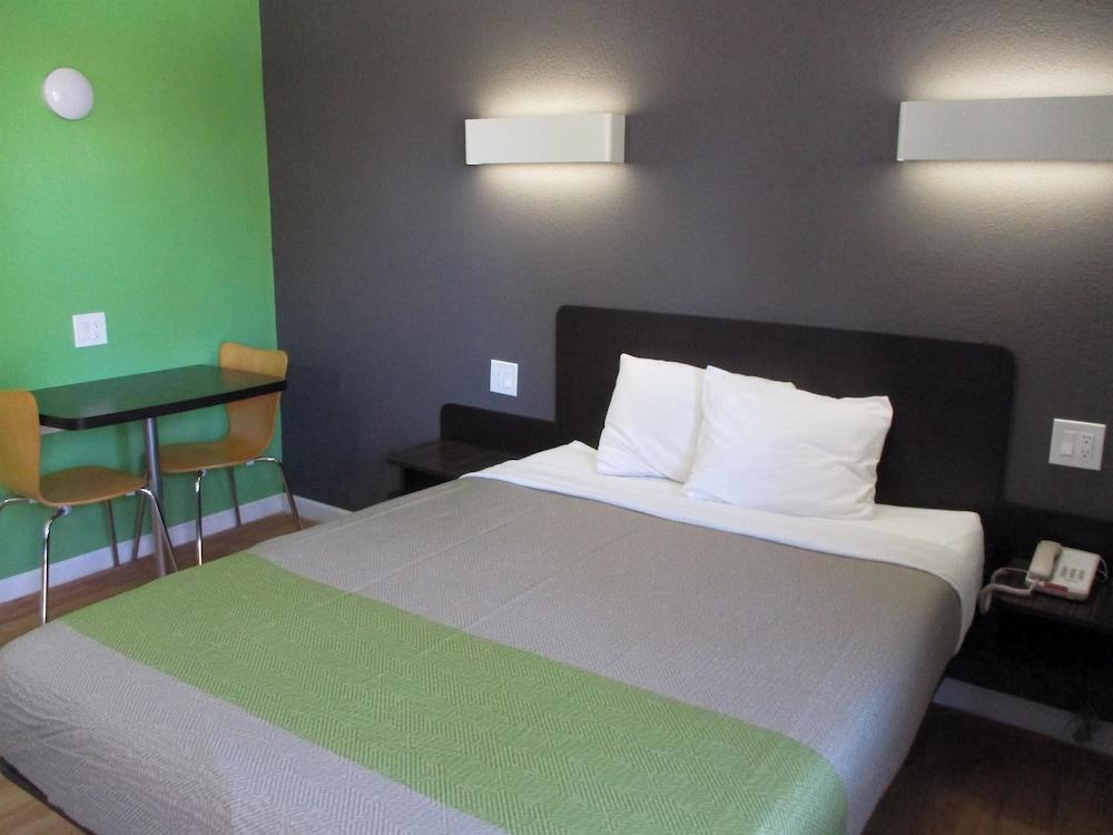6-barstow, Ca Hotel