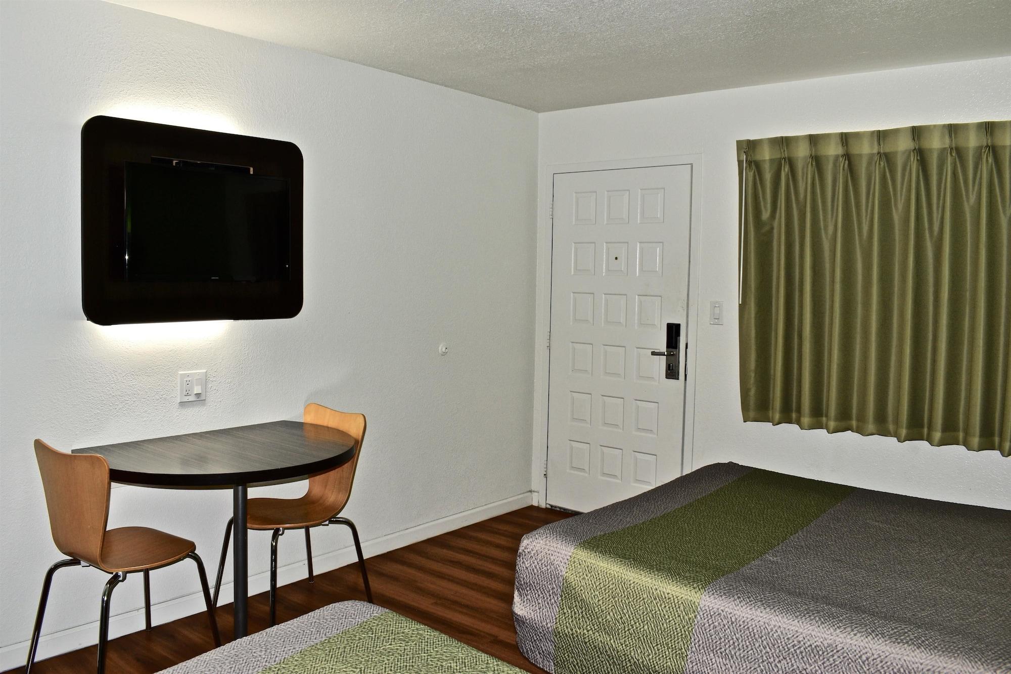 6-barstow, Ca 2*