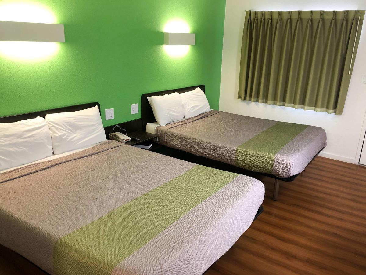 Hotel 6-barstow, Ca 2*