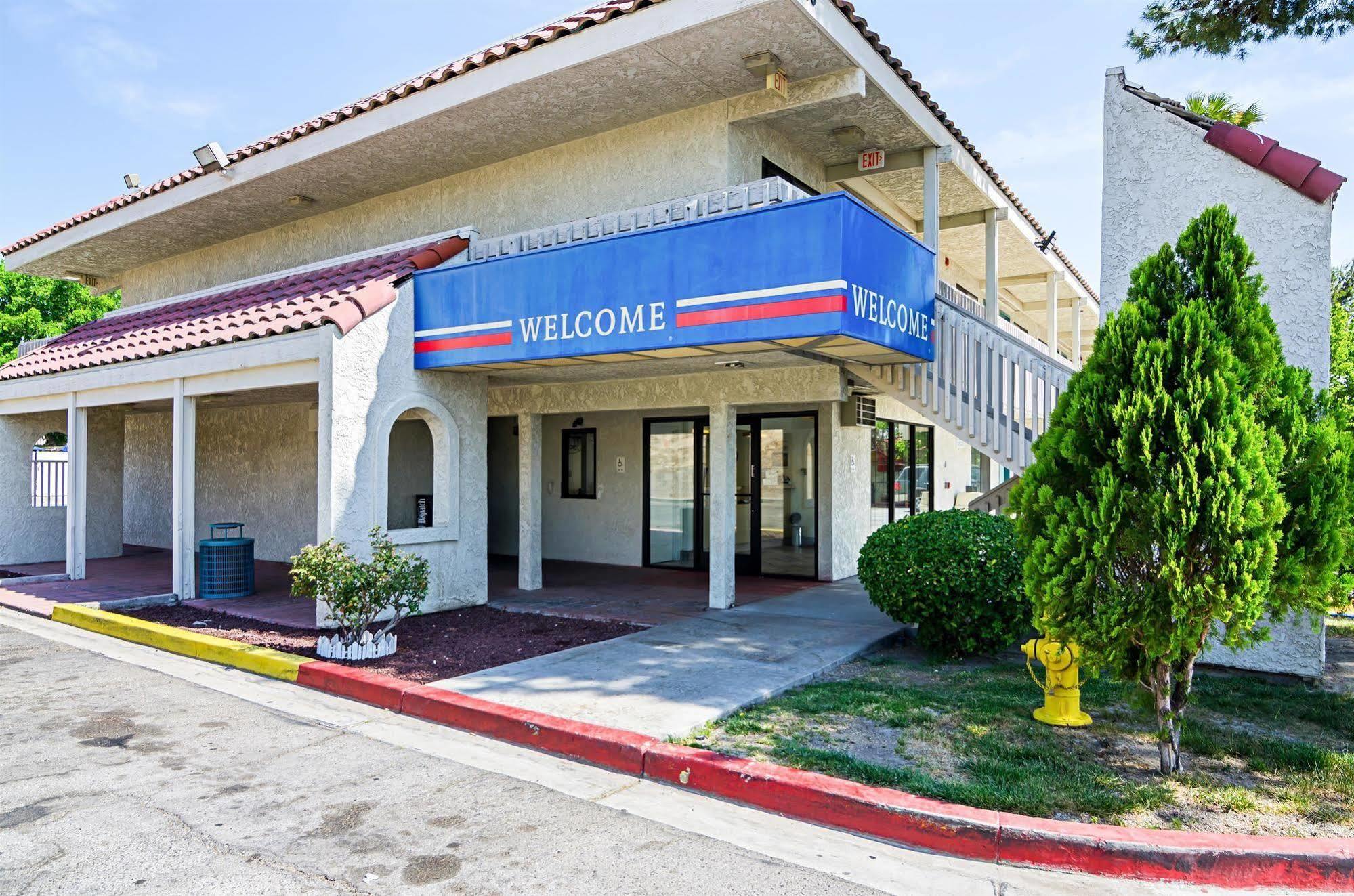 Hotel 6-barstow, Ca 2*