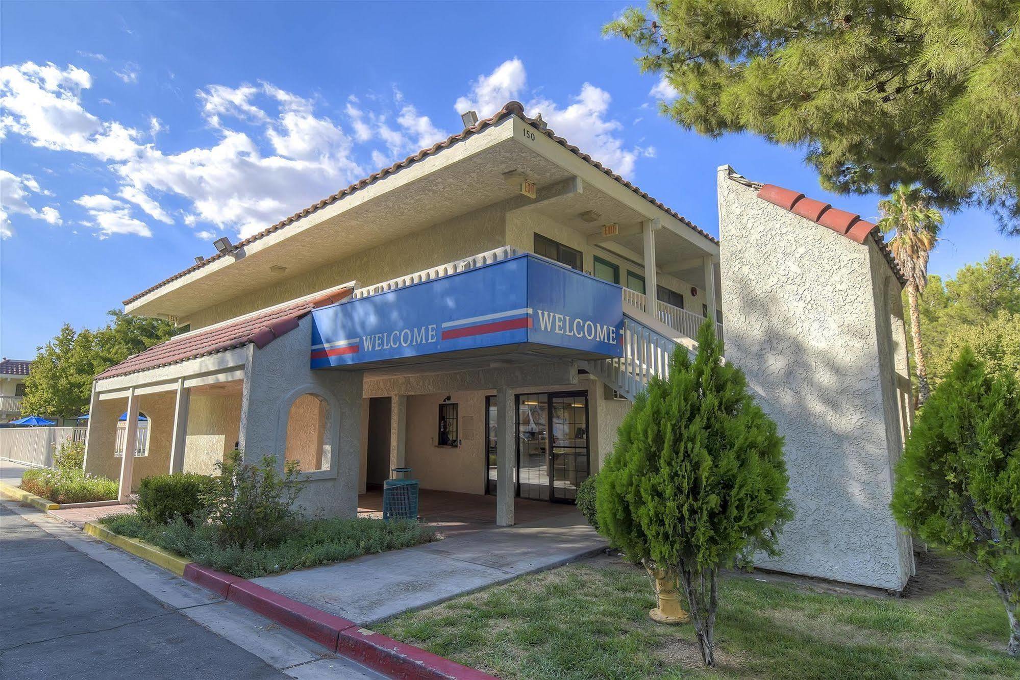 Hotel 6-barstow, Ca 2*
