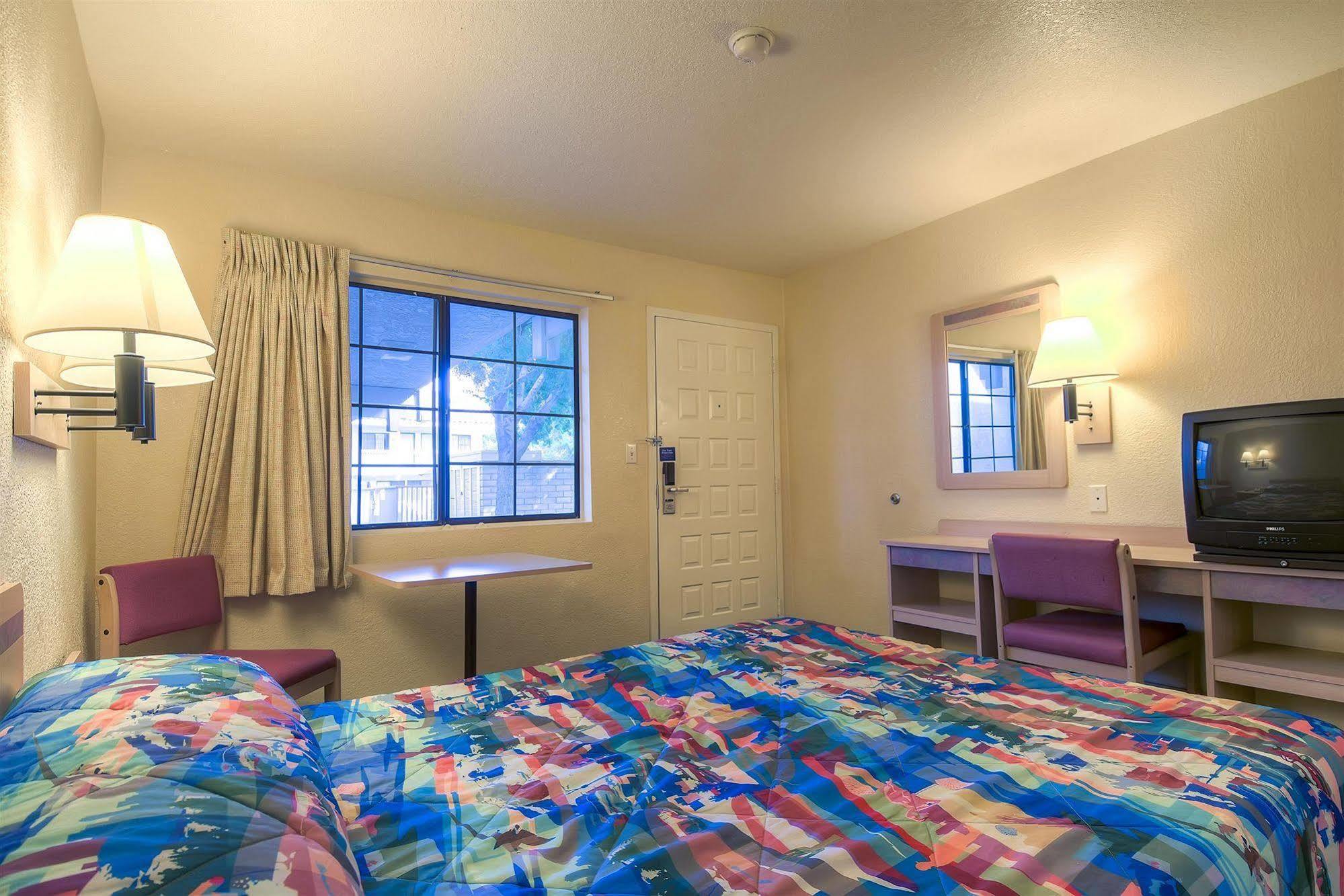 6-barstow, Ca Hotel