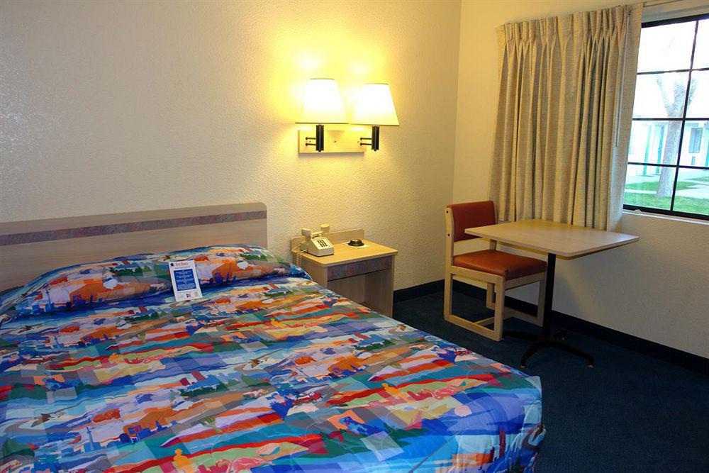 Hotel 6-barstow, Ca 2*